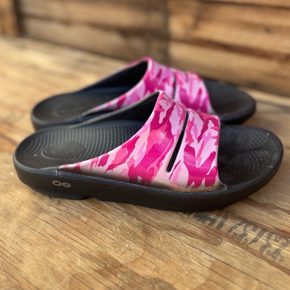 OOFOS | OOahh Luxe Slide Recovery Sandals Women's 10 Limited Edition Pink Camo